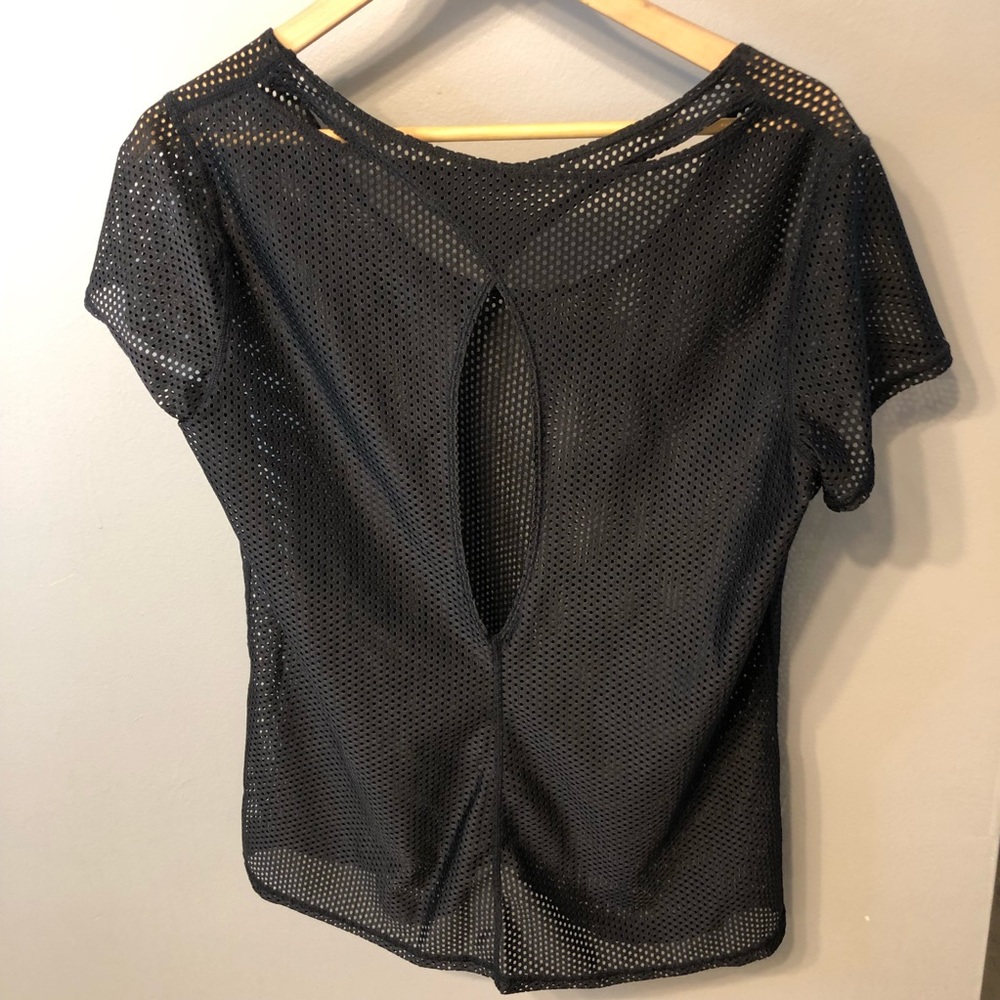 Xersion Mesh workout tee w/keyhole back detail